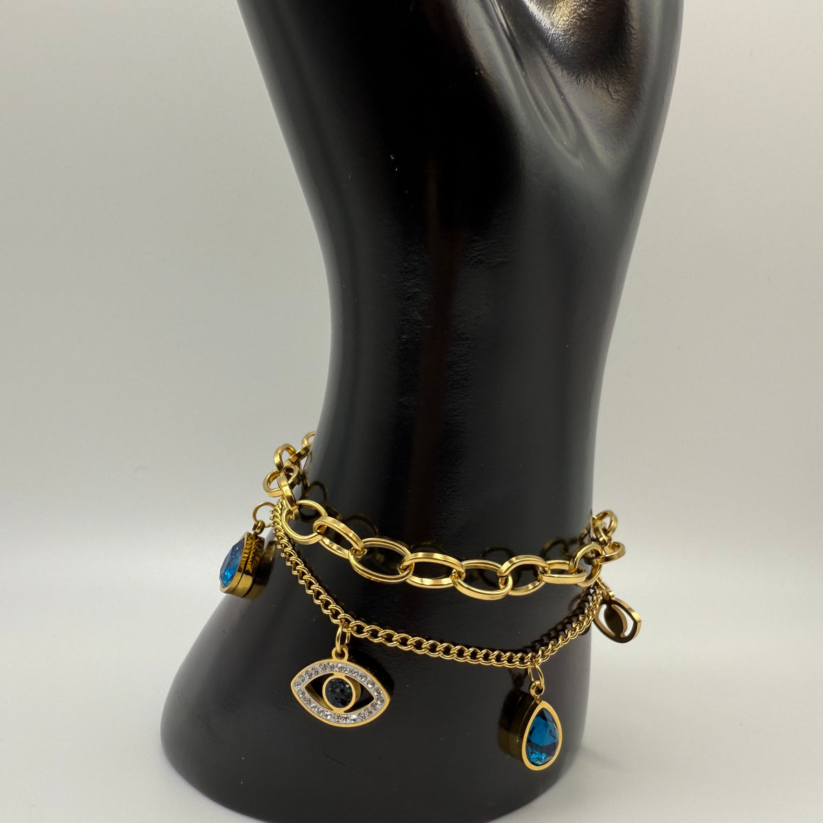 Pulsera con dije de mal de ojo apilado doble