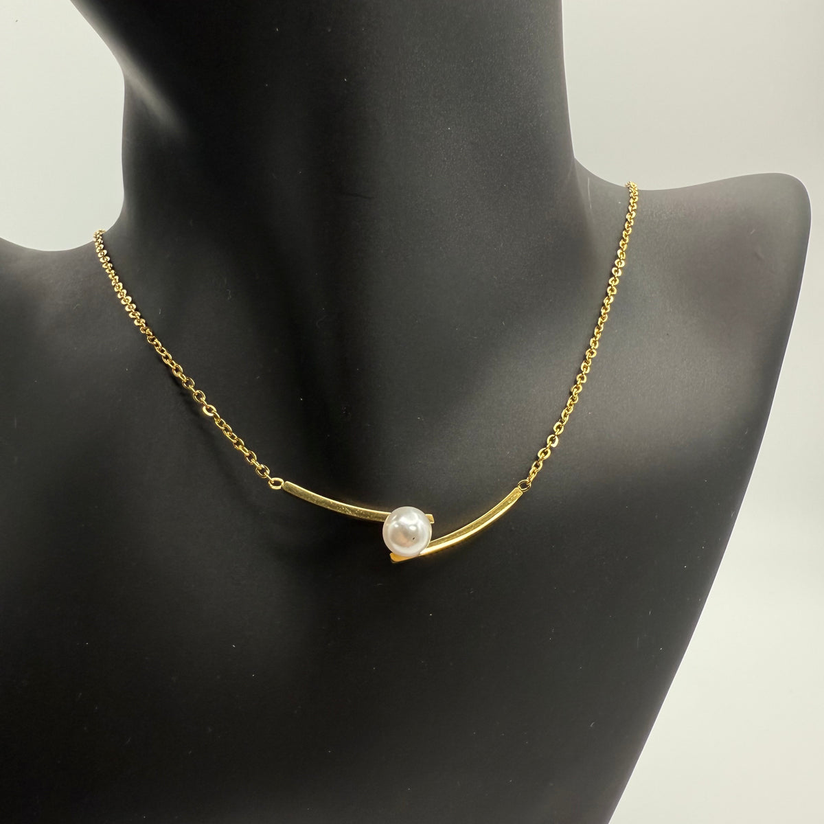 Collar de barra de oro con pera