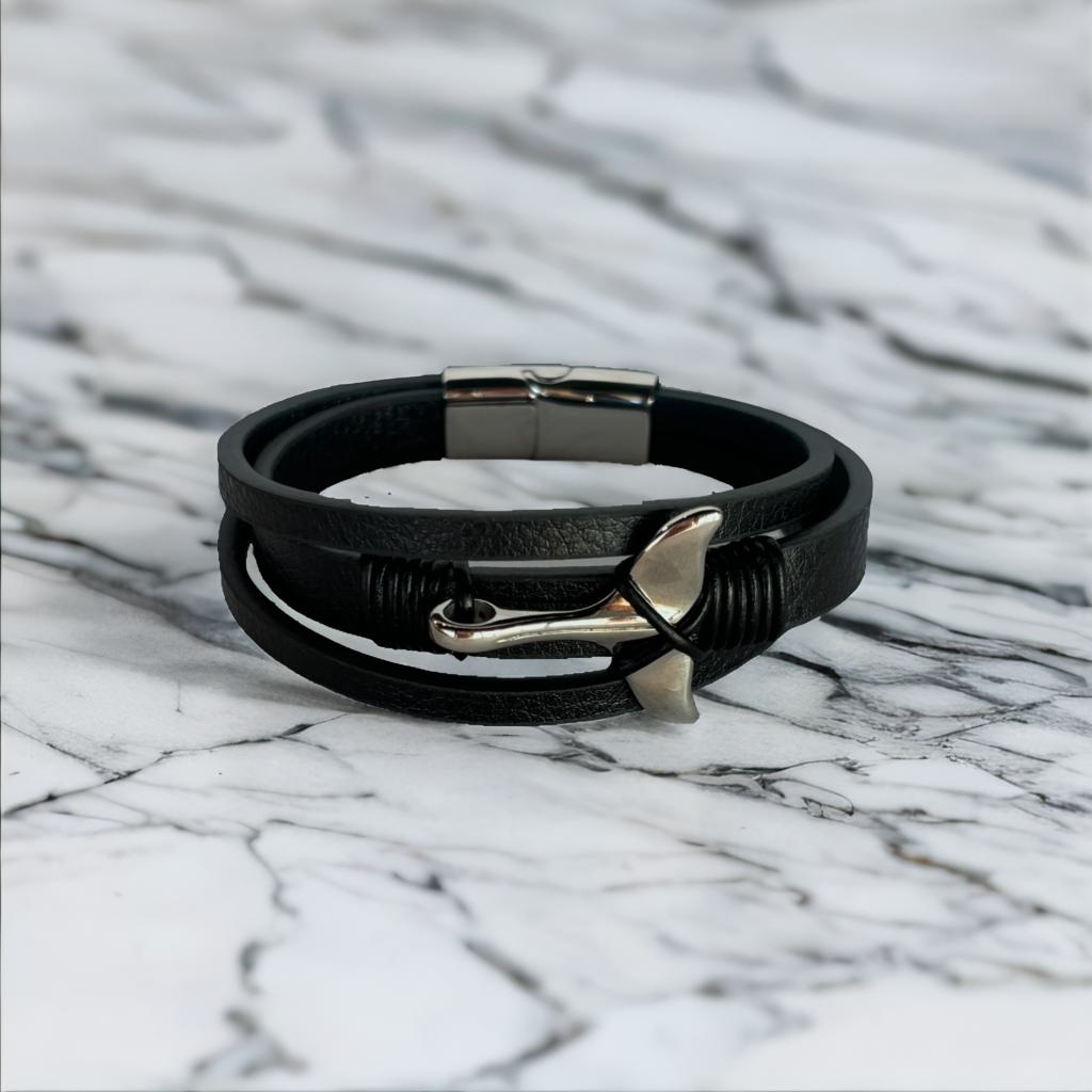Pulsera de cuero con dije de cola de ballena