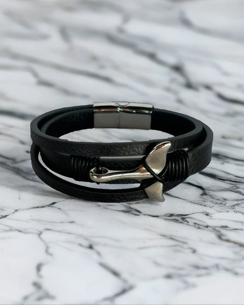Pulsera de cuero con dije de cola de ballena