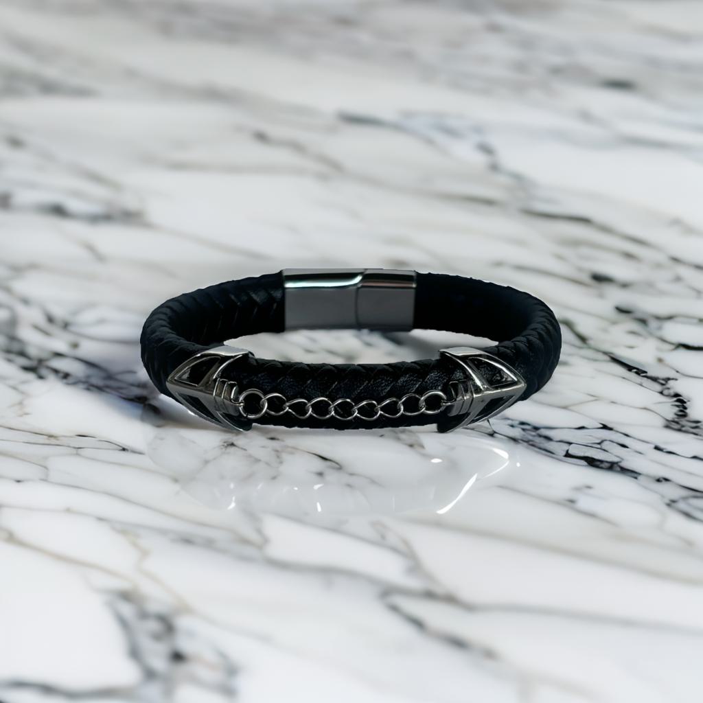 Pulsera elegante de cuero negro con cierre de plata