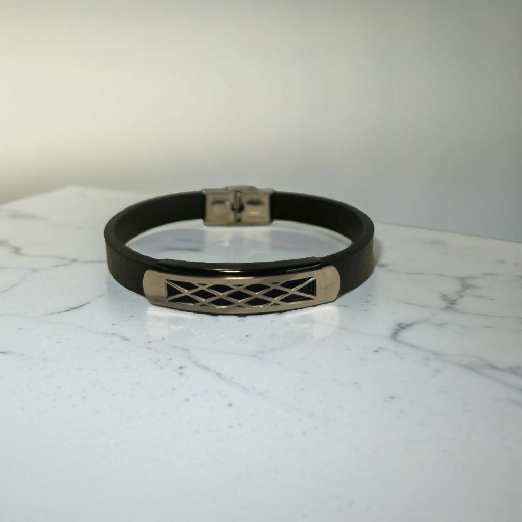Pulsera de cuero bañada en plata con diseño entrecruzado