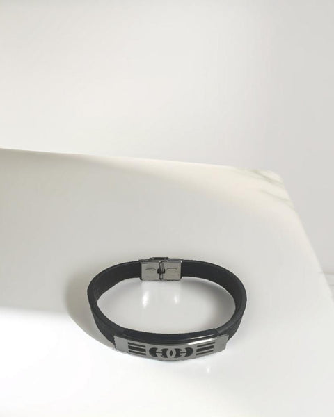 Pulsera de cuero geométrica plateada