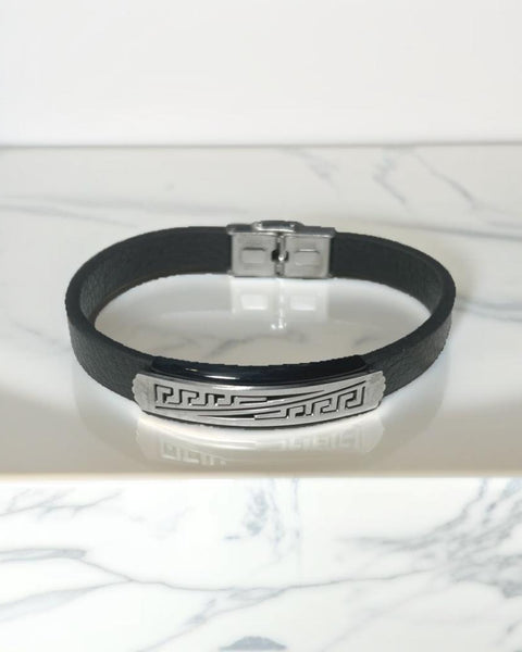 Pulsera de cuero con cierre geométrico de plata