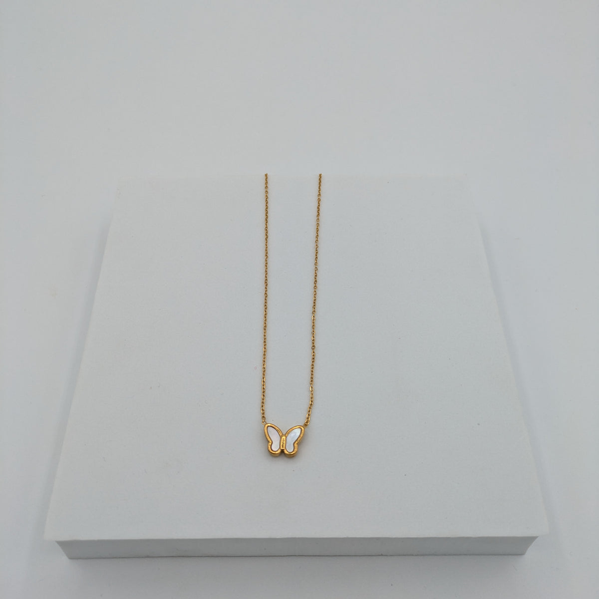 Collar de mariposa