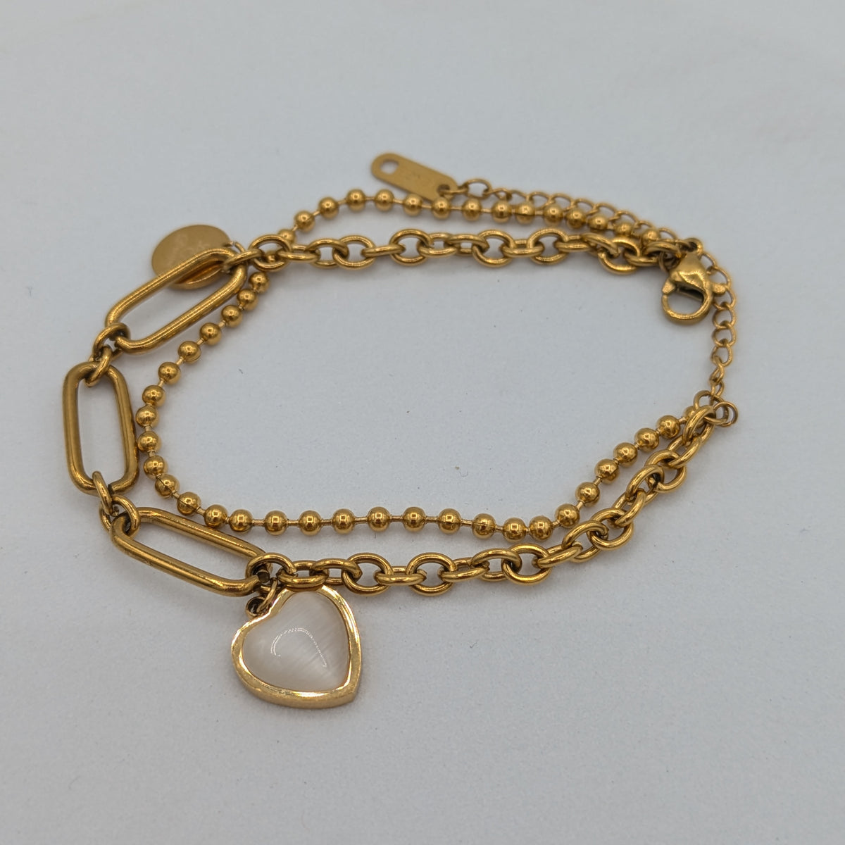 Pulsera con dije de corazón apilado doble