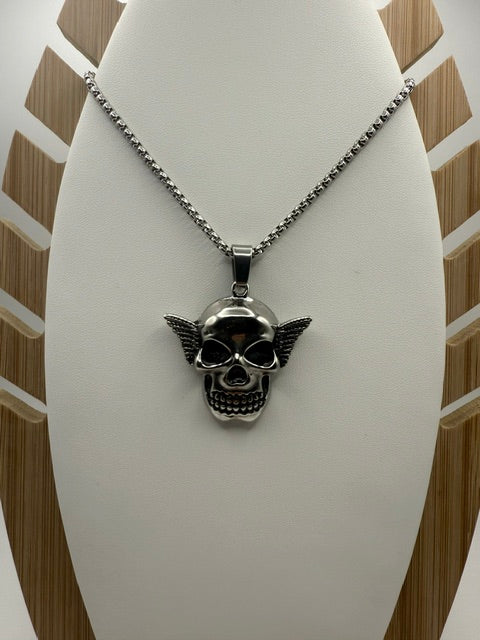 Colgante de calavera con alas