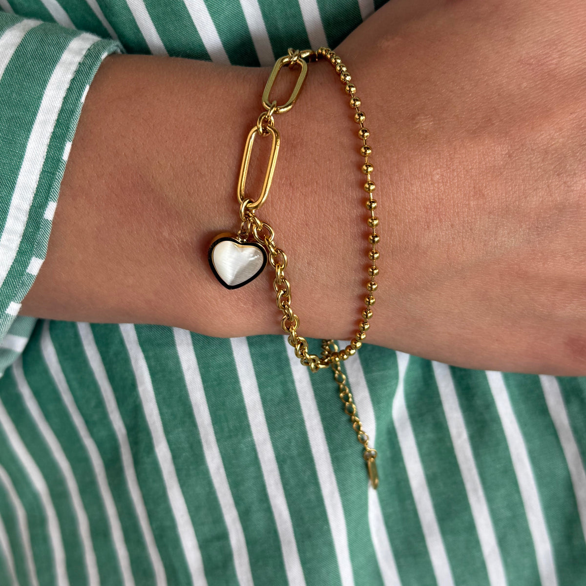 Pulsera con dije de corazón apilado doble